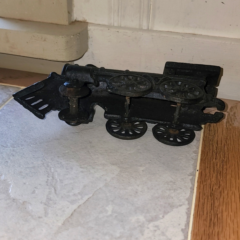 Vintage  cast iron train engine #50 - Picture 5 of 6